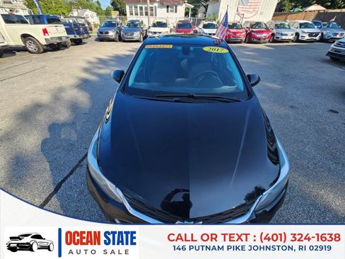 Used 2017 Chevrolet Cruze LT w/ Sun And Sound Package FWD image 9