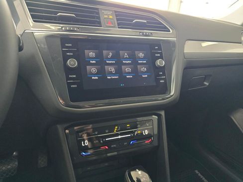 Used 2024 Volkswagen Tiguan SE w/ MDO Package, Two-Row AWD/4WD image 25