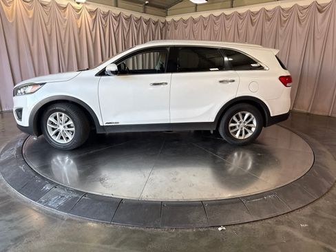 Used 2017 Kia Sorento AWD w/ LX V6 Convenience Package image 8