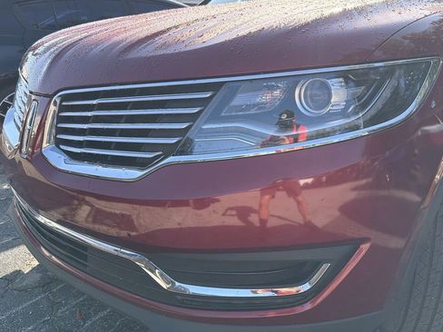 Used 2017 Lincoln MKX Select w/ Select Plus Package FWD image 4