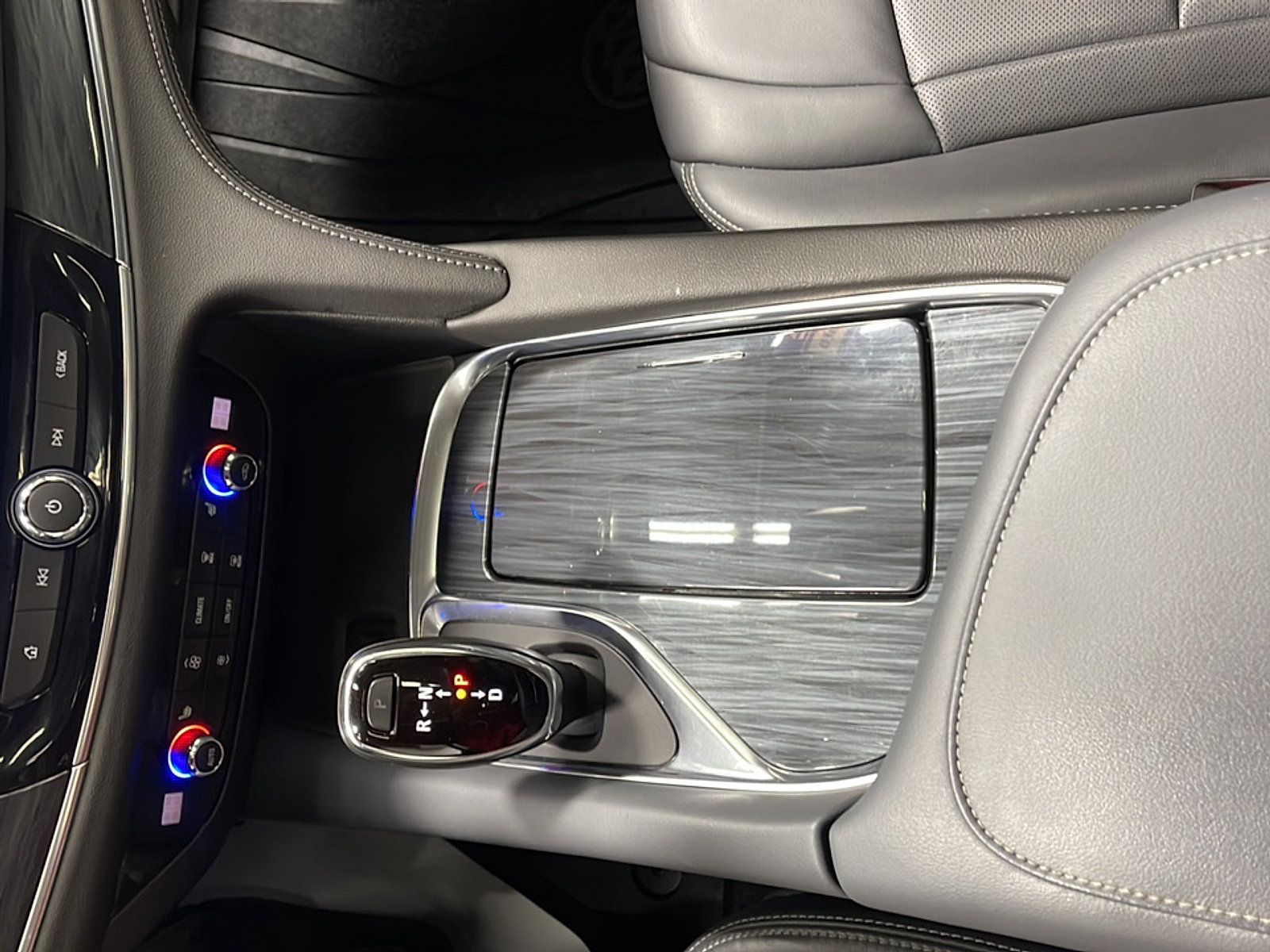 Used 2018 Buick Enclave Essence FWD image 12