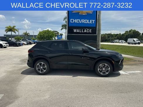 Used 2025 Chevrolet Blazer LT FWD image 6