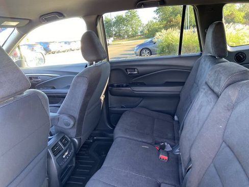 Used 2022 Honda Pilot Sport image 17
