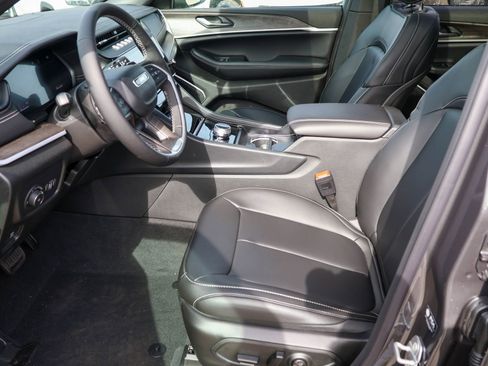 New 2026 Jeep Grand Cherokee Limited w/ Limited Altitude Package AWD/4WD image 4