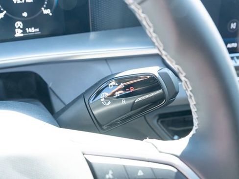 New 2026 Volkswagen Tiguan SE FWD image 24