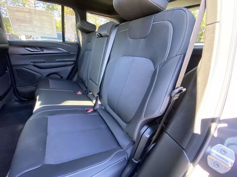 New 2025 Jeep Grand Cherokee Laredo X w/ Luxury Tech Group I image 12