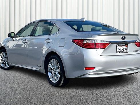 Used 2015 Lexus ES 300h image 24