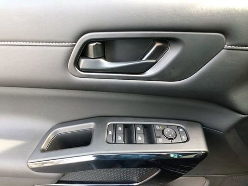 New 2025 Nissan Pathfinder SV image 16