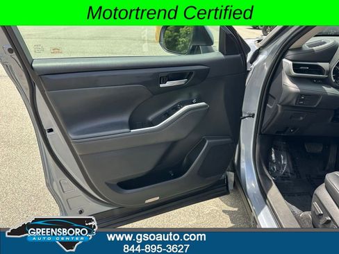 Used 2020 Toyota Highlander XLE AWD/4WD image 15