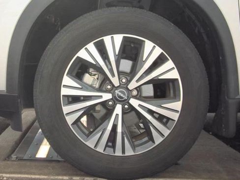 Used 2023 Nissan Rogue SV FWD image 9