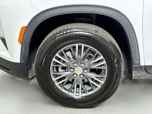Used 2026 Chevrolet Traverse LT AWD/4WD image 30