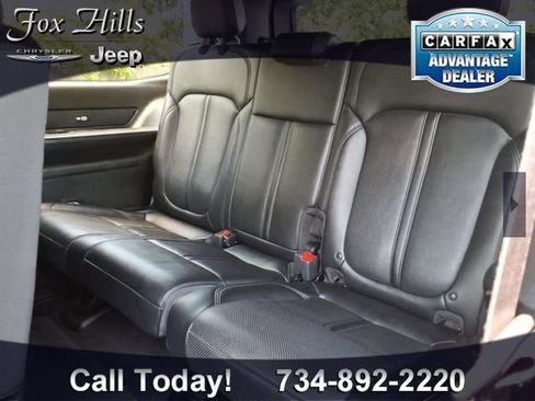 Certified 2024 Jeep Wagoneer Series II w/ Flexible Seating Group AWD/4WD image 11