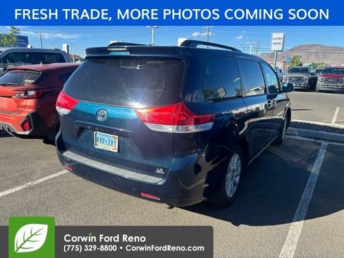 Used 2012 Toyota Sienna LE w/ Towing Pkg AWD/4WD image 6