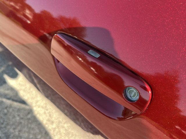 Used 2014 Dodge Challenger SXT RWD image 6