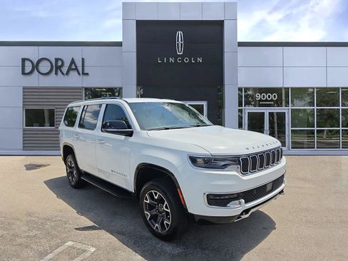 Used 2023 Jeep Wagoneer Series III w/ Preferred Equipment Group AWD/4WD image 1
