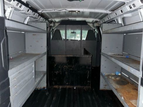 Used 2017 Chevrolet Express 2500 image 14