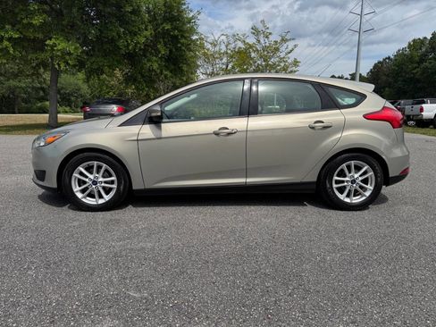 Used 2015 Ford Focus SE FWD image 3