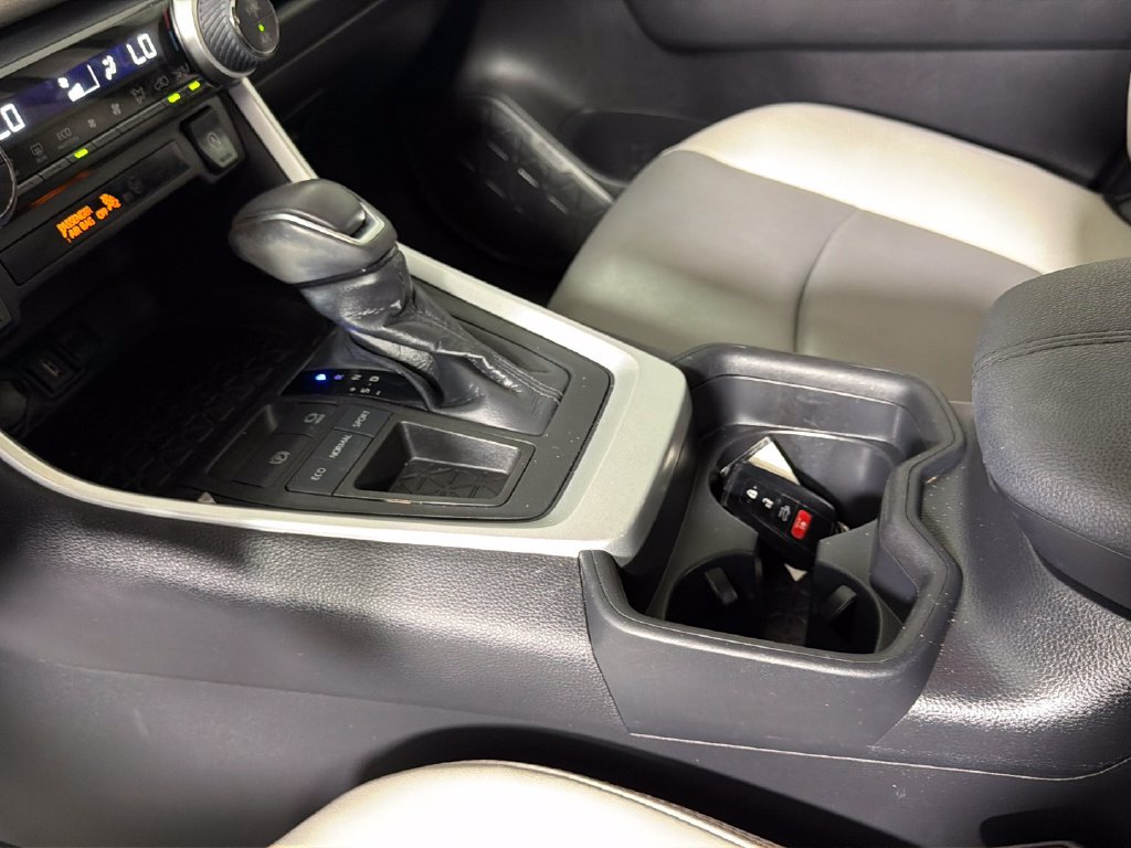 Used 2020 Toyota RAV4 XLE Premium FWD image 24