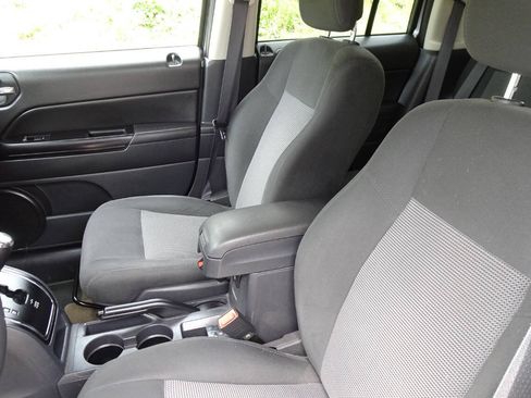 Used 2016 Jeep Patriot Latitude AWD/4WD image 14