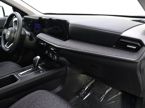 Used 2025 Nissan Kicks SV image 15