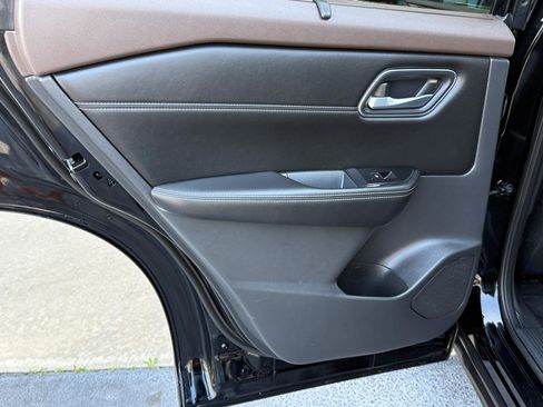 Used 2021 Nissan Rogue SL w/ Premium Package image 11