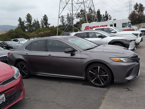 Used 2018 Toyota Camry XSE FWD image 4
