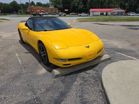 Used 2002 Chevrolet Corvette Convertible w/ Preferred Equipment Group2 RWD image 2