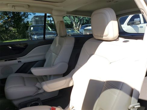 Used 2023 Lincoln Aviator 2WD w/ Premium Package image 12