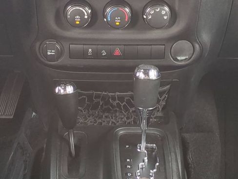 Used 2017 Jeep Wrangler Unlimited Sport w/ Connectivity Group AWD/4WD image 20