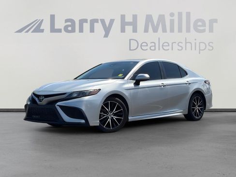 Used 2021 Toyota Camry SE FWD image 1