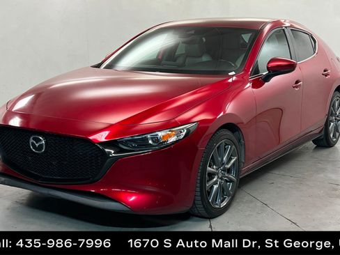Used 2020 MAZDA MAZDA3 Hatchback w/ Preferred Package FWD image 1