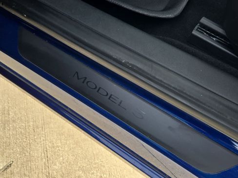 Used 2023 Tesla Model 3 Standard Range image 11