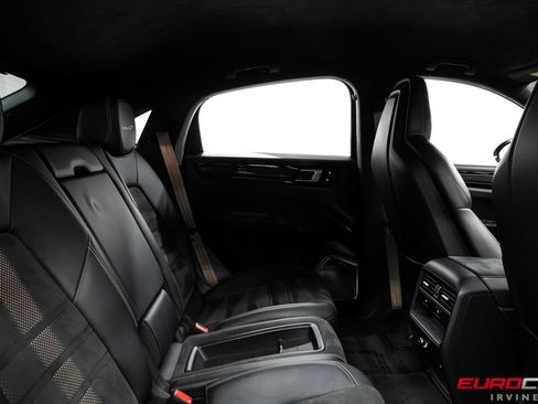 Used 2022 Porsche Cayenne Turbo GT AWD/4WD image 43