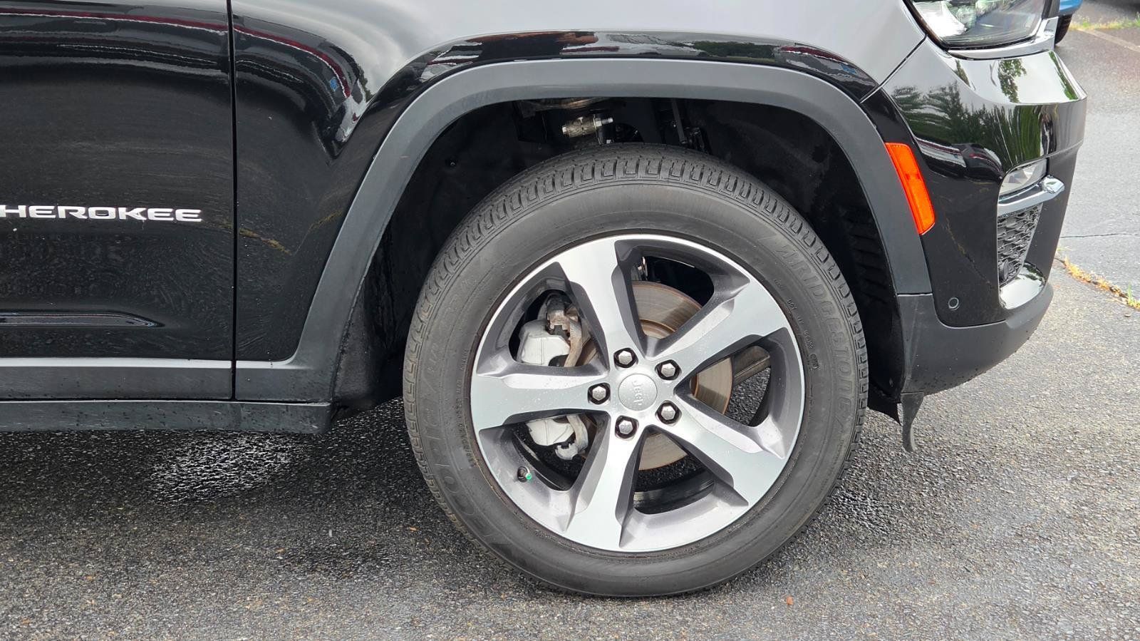 Used 2025 Jeep Grand Cherokee Limited w/ Luxury Tech Group II RWD image 18