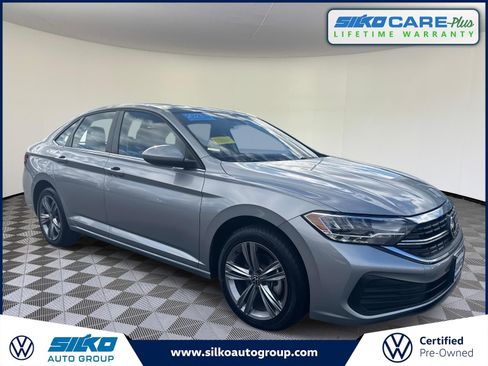 Certified 2023 Volkswagen Jetta SE image 1