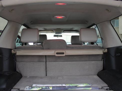 Used 2008 Ford Explorer XLT image 32