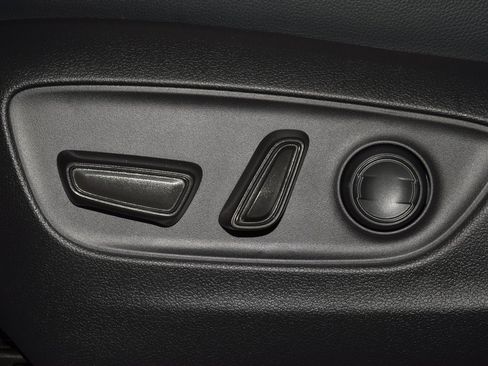 Used 2025 Toyota Land Cruiser image 42