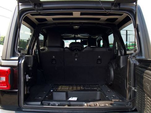 Used 2019 Jeep Wrangler Unlimited Sahara AWD/4WD image 26