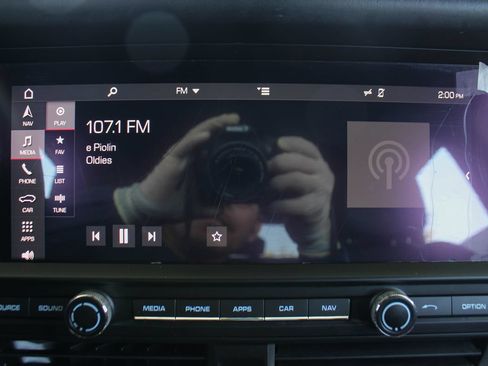 Used 2019 Porsche Macan AWD/4WD image 32