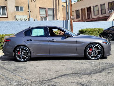 Used 2023 Alfa Romeo Giulia Veloce RWD image 31