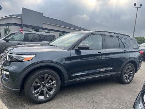 Certified 2022 Ford Explorer XLT w/ Equipment Group 202A AWD/4WD image 1