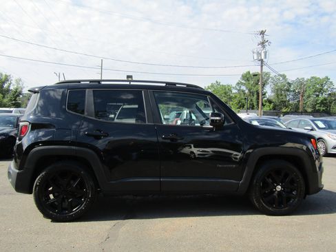 Used 2018 Jeep Renegade Altitude FWD image 8