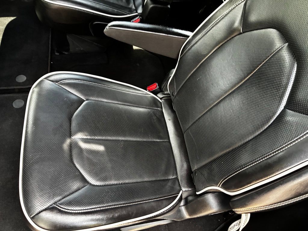 Used 2025 Chrysler Pacifica Limited FWD image 14