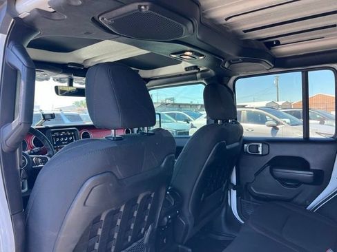 Used 2022 Jeep Wrangler Unlimited Rubicon w/ Cold Weather Group AWD/4WD image 9