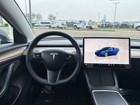 Used 2023 Tesla Model 3 Standard Range image 23