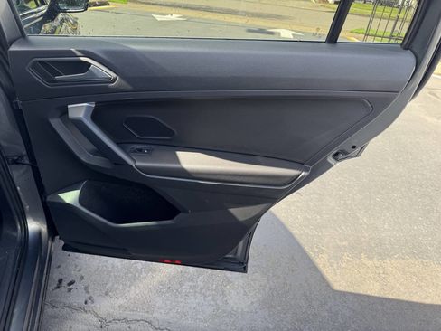 Used 2019 Volkswagen Tiguan SE w/ Panoramic Sunroof Package image 15
