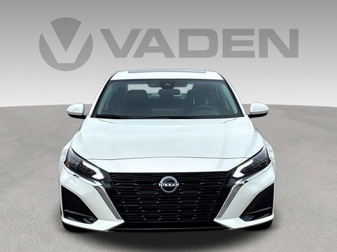 Used 2025 Nissan Altima 2.5 SV w/ SV Special Edition Package FWD image 2