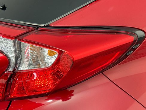 Used 2020 Toyota C-HR LE image 58