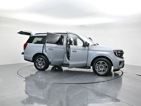 Used 2025 Ford Expedition Active image 51