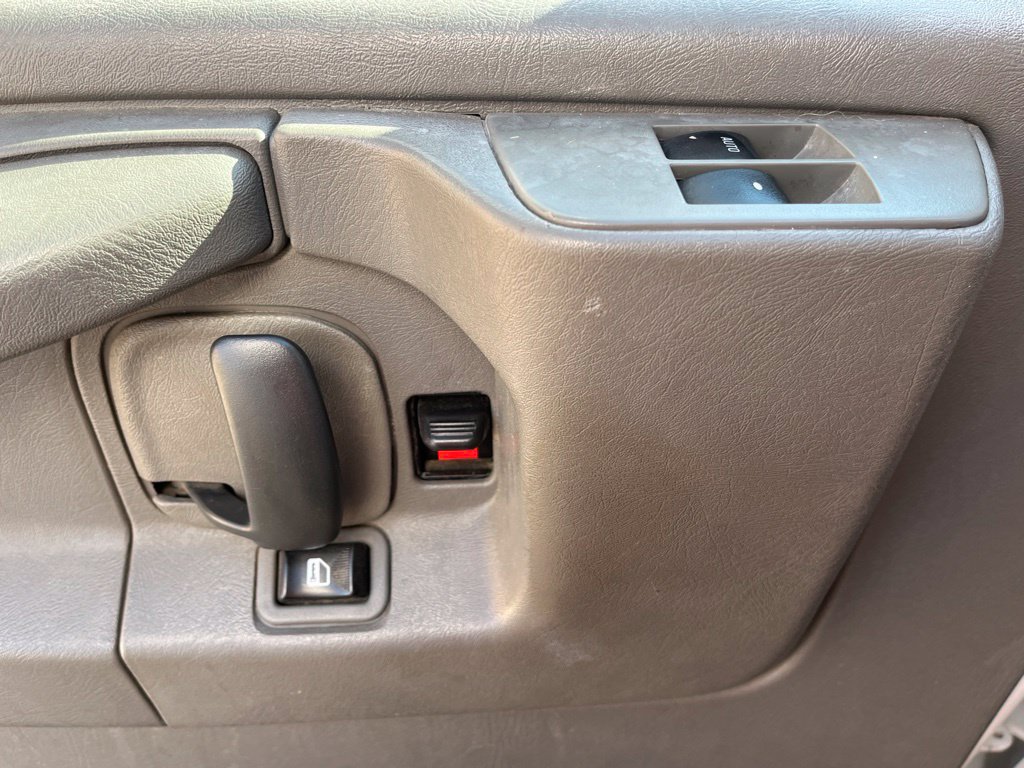Used 2014 Chevrolet Express 3500 Extended RWD image 13